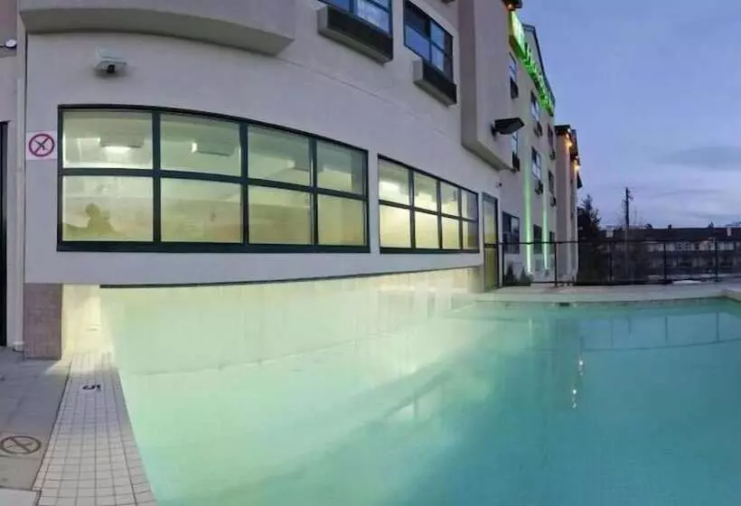 בית מלון כפרי Doubletree By Hilton Kelowna