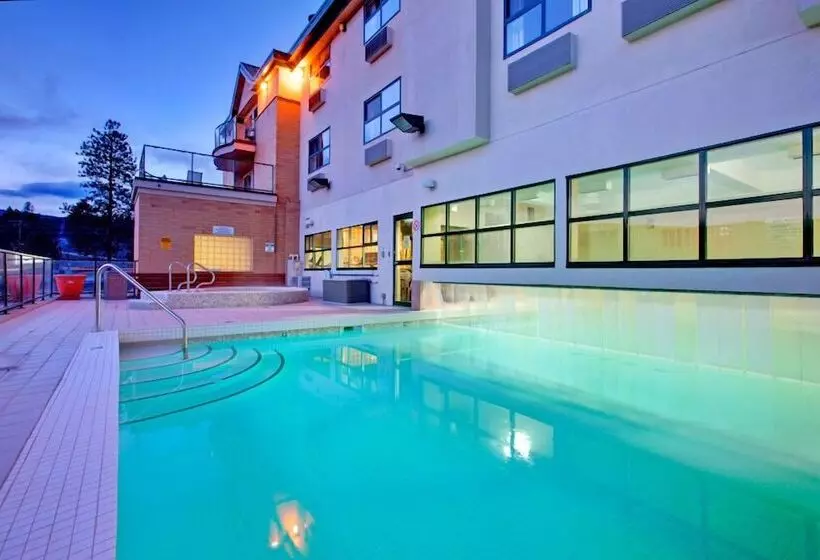 בית מלון כפרי Doubletree By Hilton Kelowna