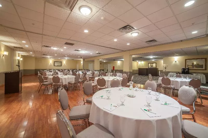 בית מלון כפרי Doubletree By Hilton Kelowna