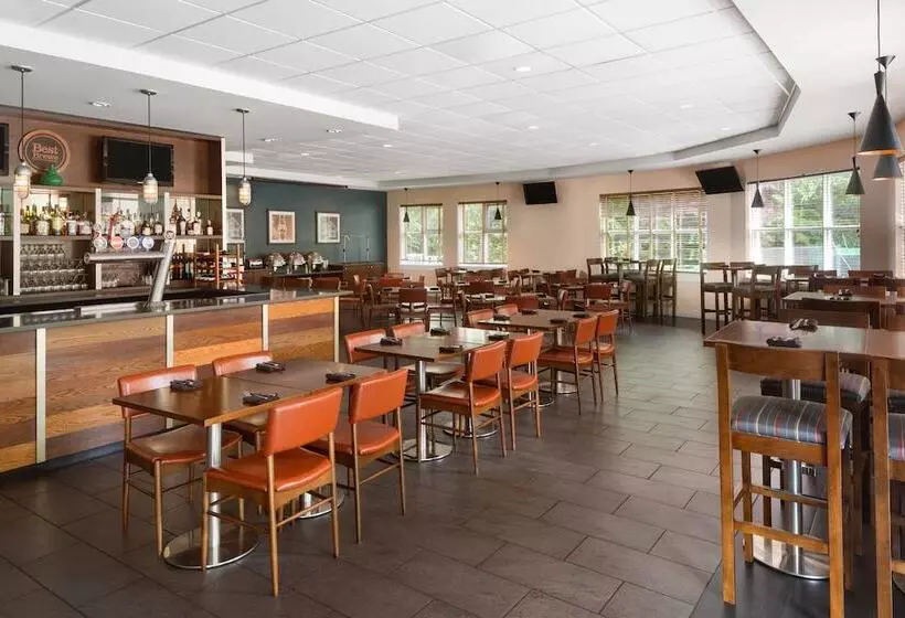 ホテル Four Points By Sheraton Surrey