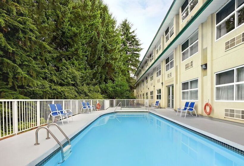 هتل Four Points By Sheraton Surrey