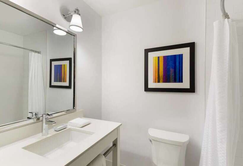 هتل Four Points By Sheraton Surrey