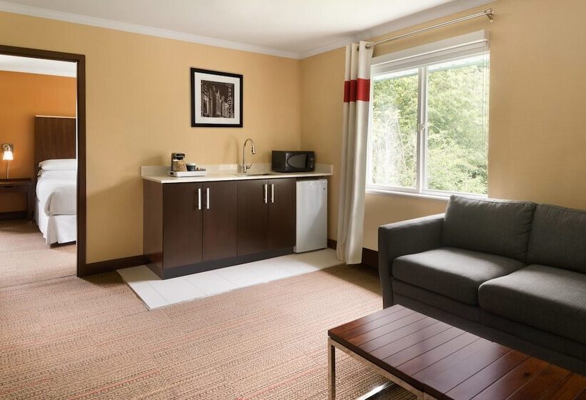 هتل Four Points By Sheraton Surrey