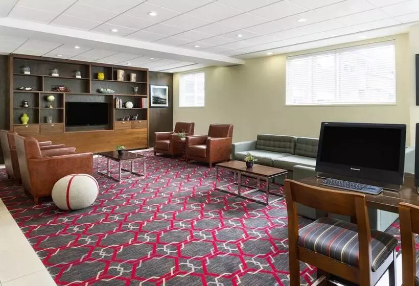 ホテル Four Points By Sheraton Surrey