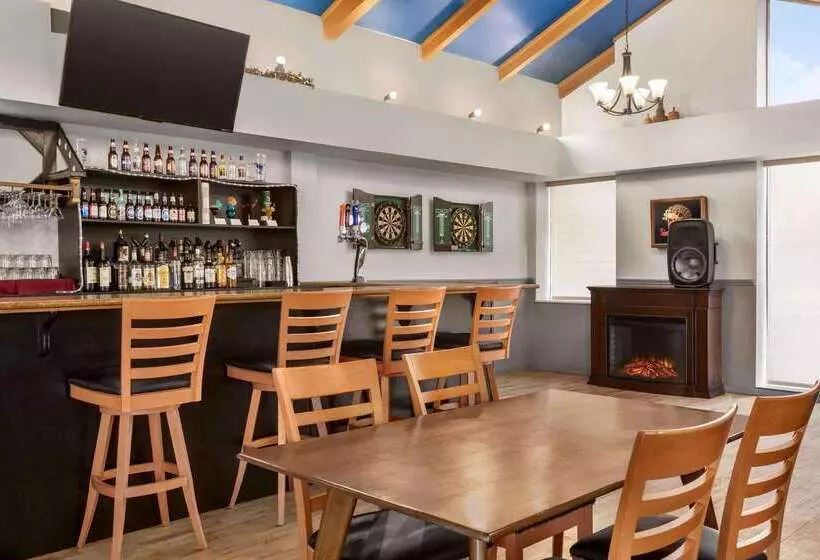 ホテル Days Inn & Suites By Wyndham Moncton