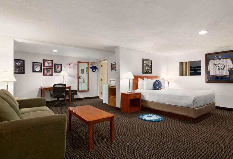 هتل Days Inn & Suites By Wyndham Moncton