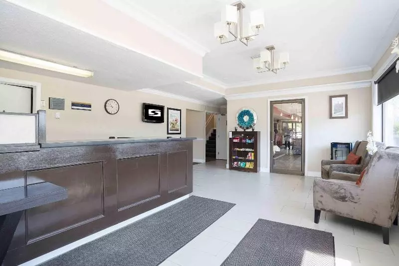 Отель Sandman Inn Blue River