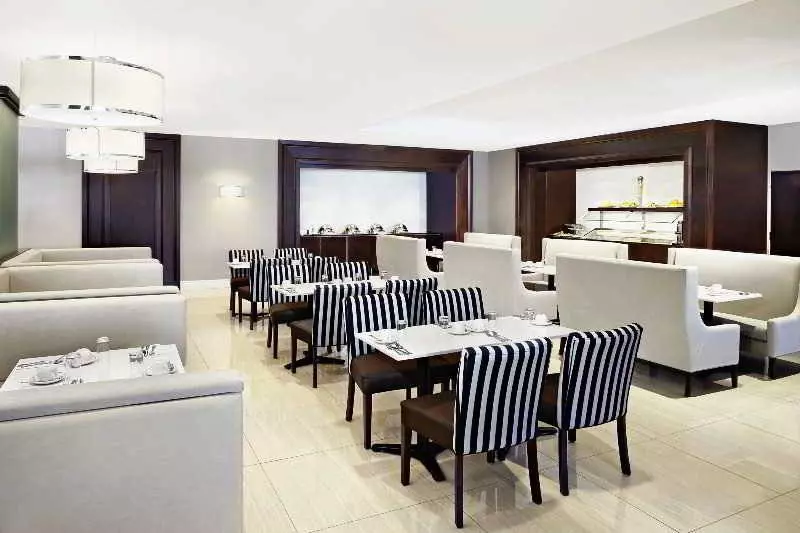 호텔 Sheraton Montreal Airport