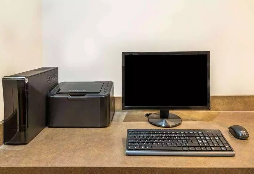 호텔 Super 8 By Wyndham Innisfail