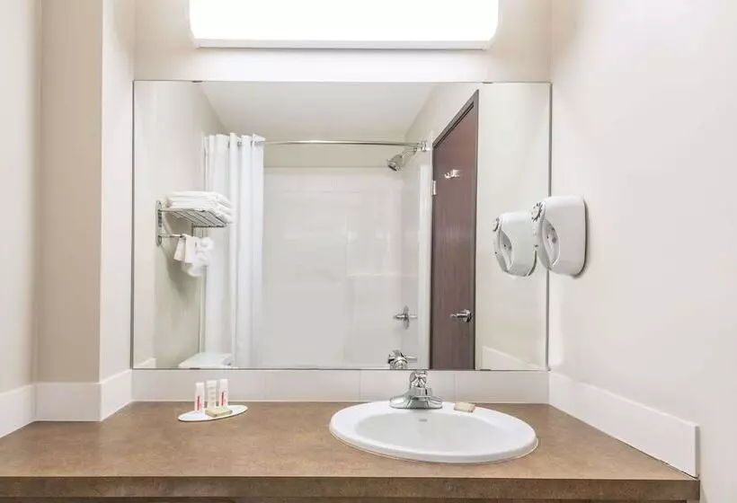 호텔 Super 8 By Wyndham Innisfail