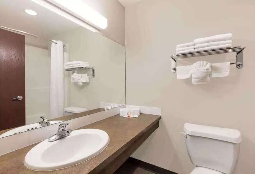 호텔 Super 8 By Wyndham Innisfail