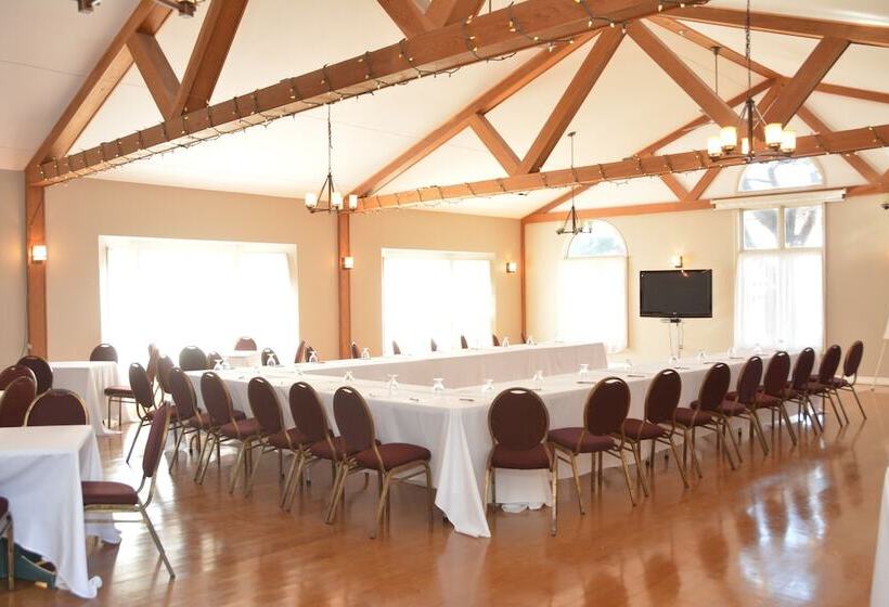 Isaiah Tubbs Resort & Conference Centre