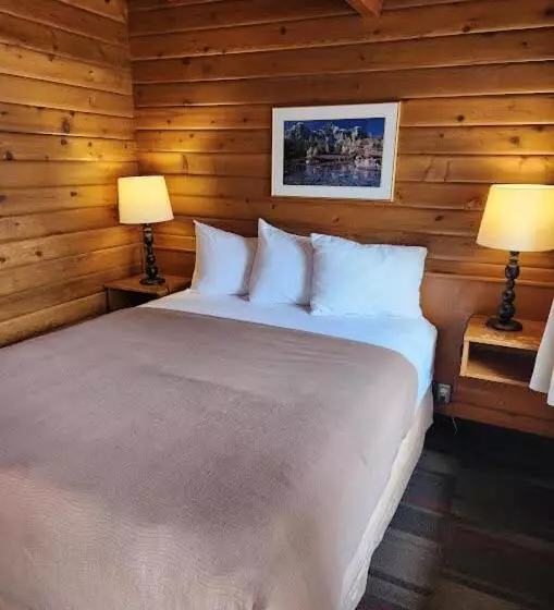 Мотель Rundle Mountain Lodge