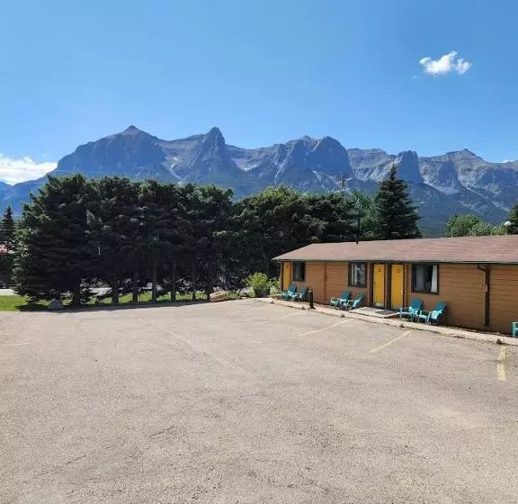 Мотель Rundle Mountain Lodge