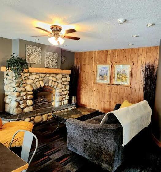 Motel Rundle Mountain Lodge