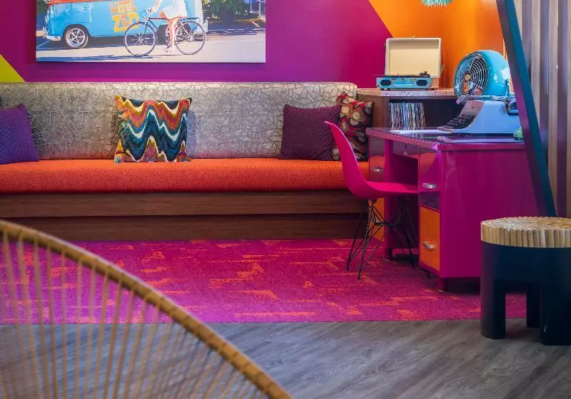 Отель Accent Inns Vancouver Airport