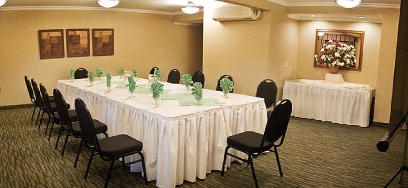 בית מלון כפרי Accent Inns Vancouver Airport