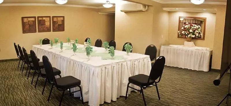 Отель Accent Inns Vancouver Airport