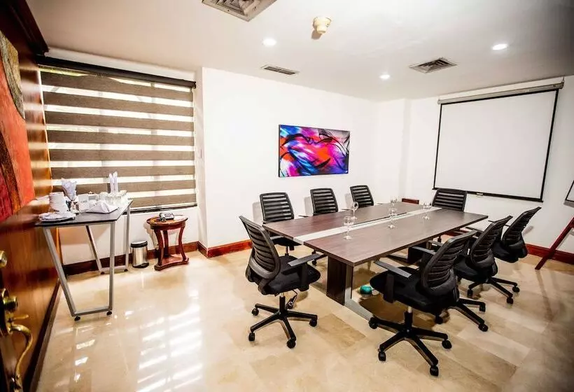 Отель Dann Cali