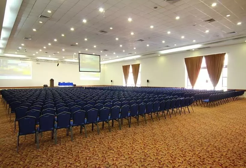 Отель Dann Cali