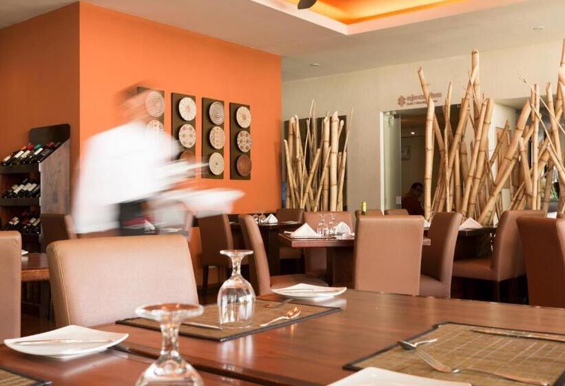 Rincon Del Valle Hotel & Suites