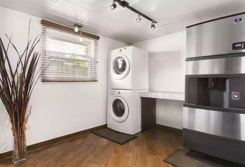 Hotel Thriftlodge Saskatoon