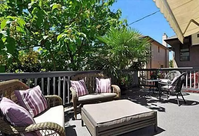 호텔 West End Guest House