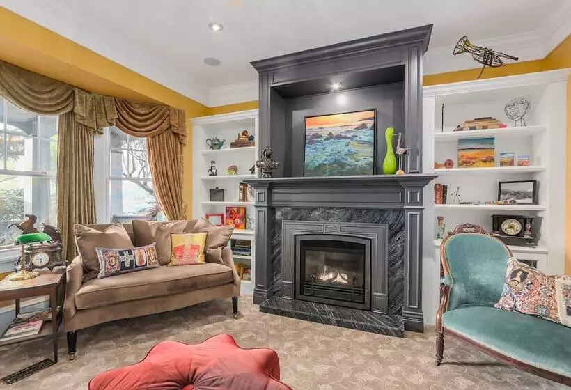 호텔 West End Guest House