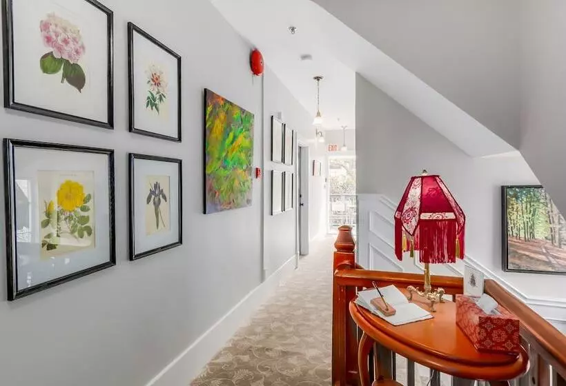 호텔 West End Guest House