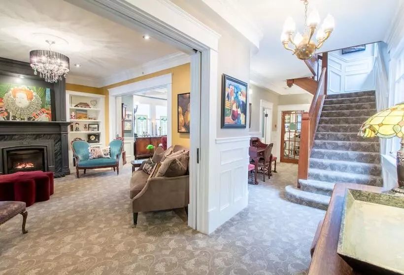 호텔 West End Guest House