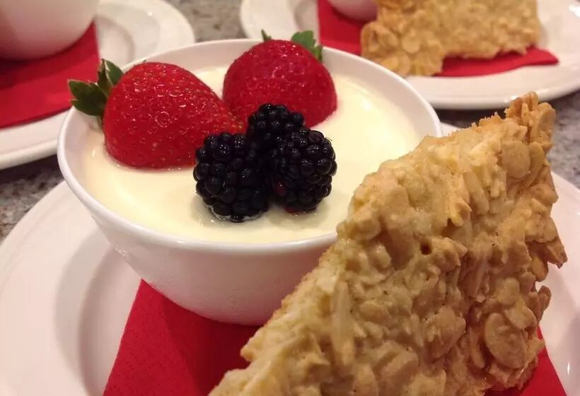 호텔 West End Guest House