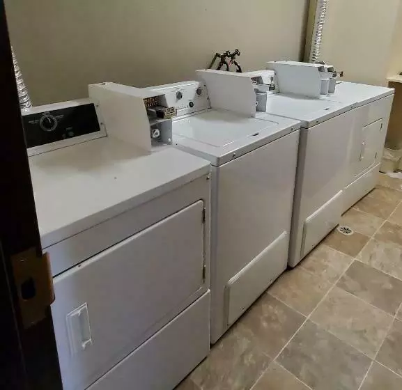 Hotel Westlake Inn Strathmore