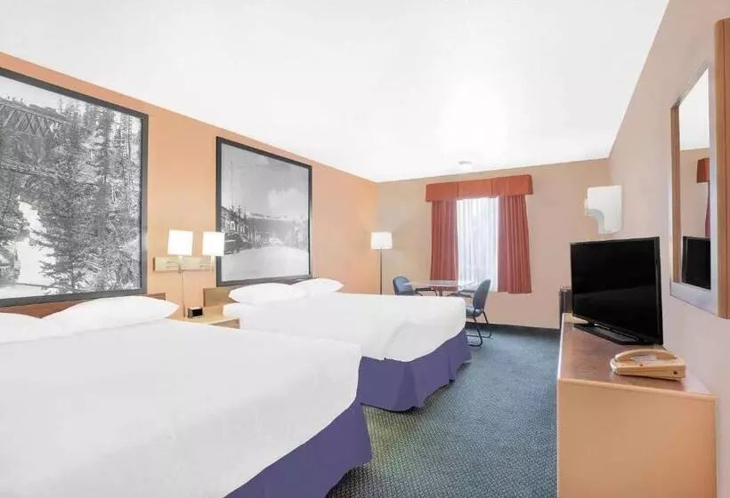 モーテル Ramada By Wyndham Cranbrook