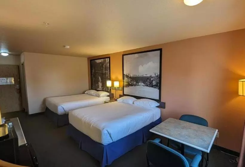 モーテル Ramada By Wyndham Cranbrook