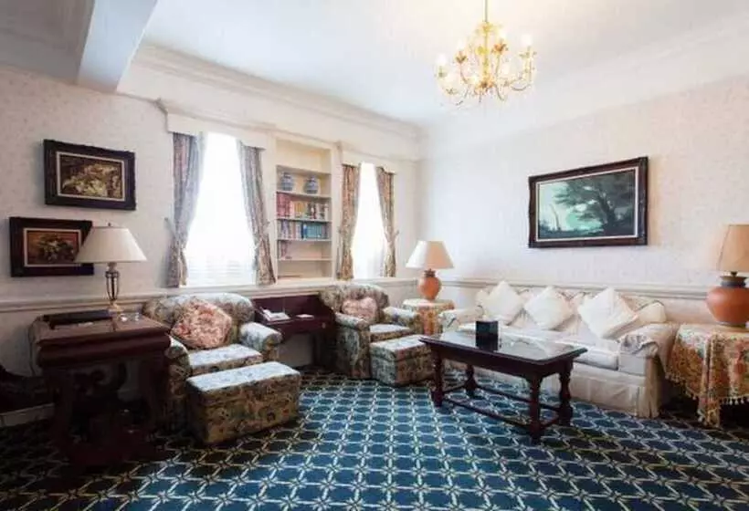 Отель Golden Coast Lawton