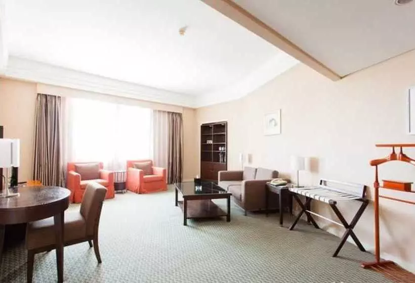 Отель Golden Coast Lawton