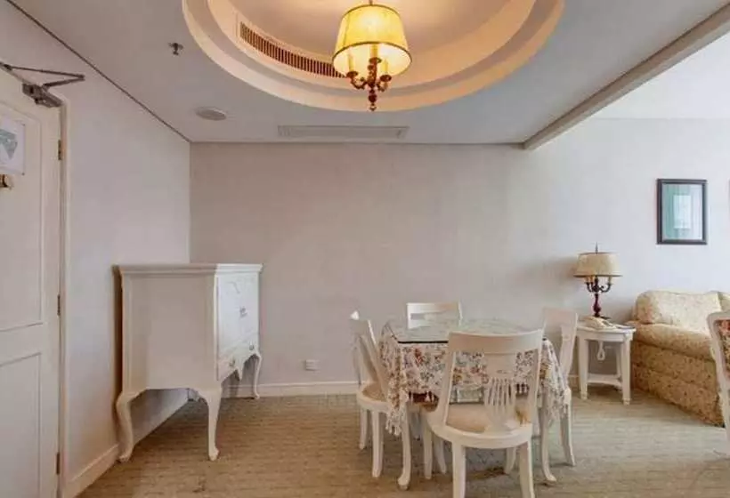 Отель Golden Coast Lawton