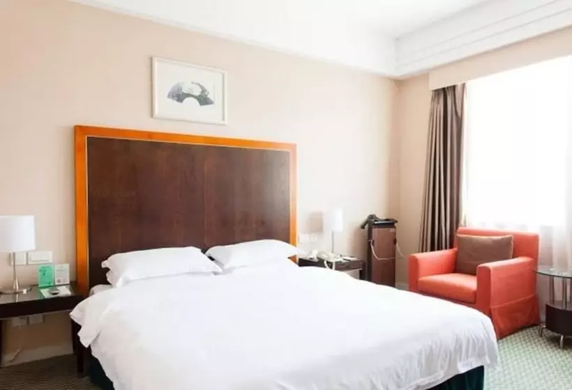 Отель Golden Coast Lawton