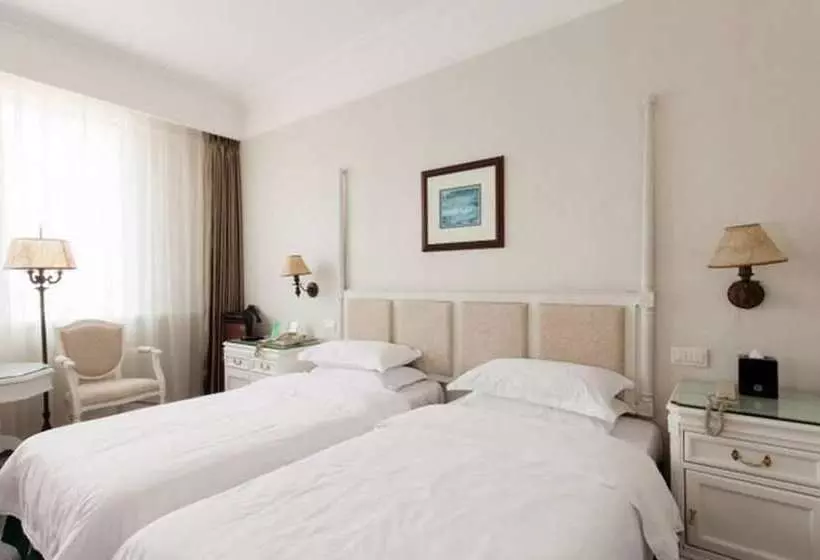 Отель Golden Coast Lawton