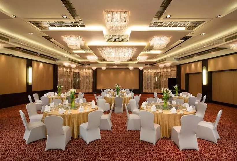 Hua Ting Hotel & Towers