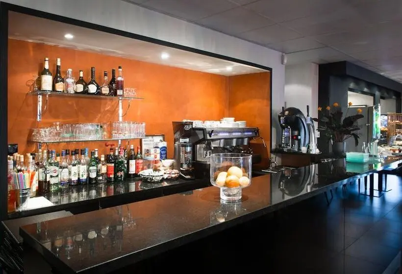 Hotelli Acadie Eragny sur Oise