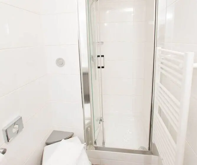 Hotelli Acadie Eragny sur Oise