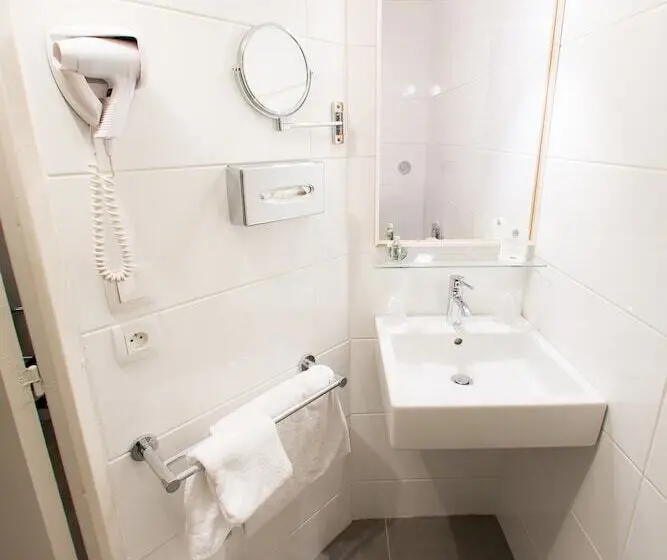 Hotelli Acadie Eragny sur Oise