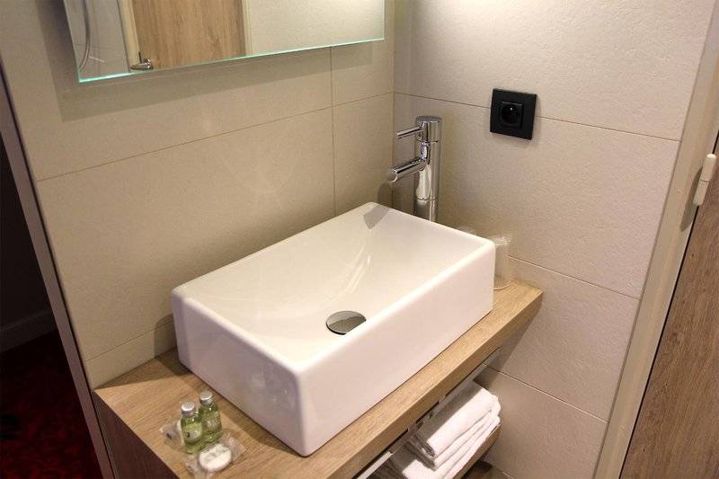 هتل Best Western Le Montmartre – Saint Pierre