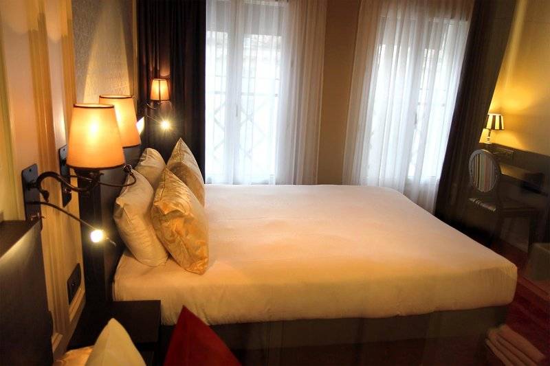هتل Best Western Le Montmartre – Saint Pierre