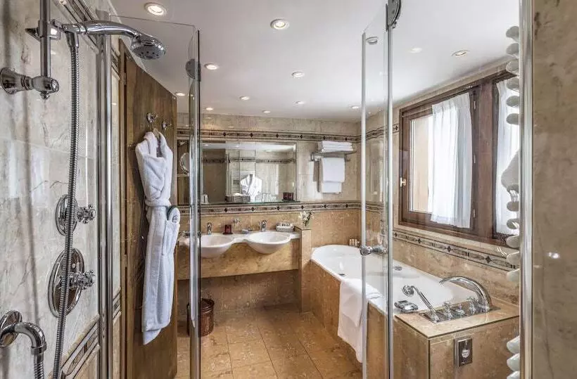 ホテル De La Loze