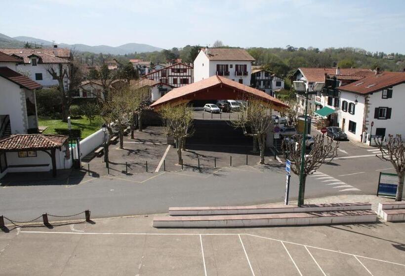 בית מלון כפרי Hôtel De La Rhune