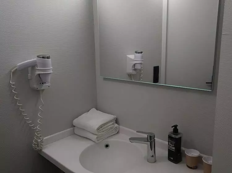 Отель Ibis Creilsuroise