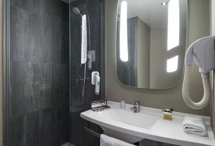 Отель Ibis Creilsuroise