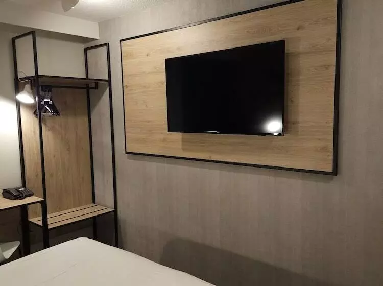 Отель Ibis Creilsuroise